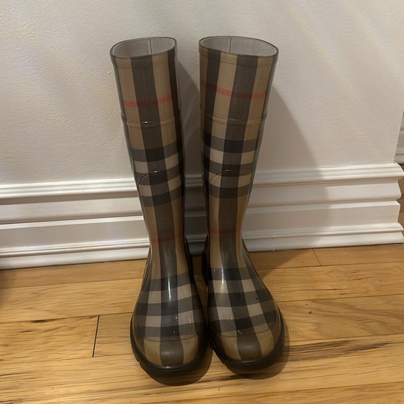 COPY - Boots - Picture 3 of 10